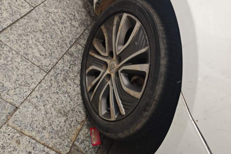 Used Geely Auto Emgrand New Energy 2018 EV450 Ambition Model Right Front Wheel Hub