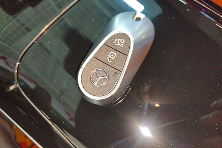 Used Mercedes-Benz GLC 2024 Facelifted GLC 260 L 4MATIC Luxury Version 5 Seats