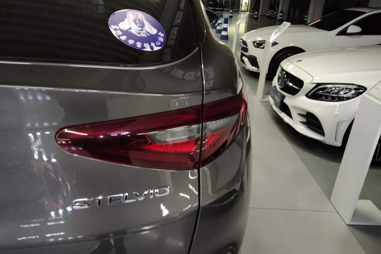 Used Alfa Romeo Stelvio 2017 2.0T 200HP Elite Edition