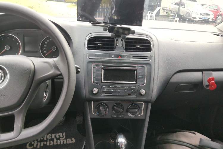 Used Volkswagen Polo 2014 1.6L Automatic Comfort Edition Audio And AC Panel