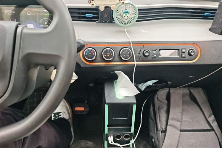 Used Wuling Hongguang MINIEV 2022 Zizai Version Lithium Iron Phosphate Audio And AC Panel