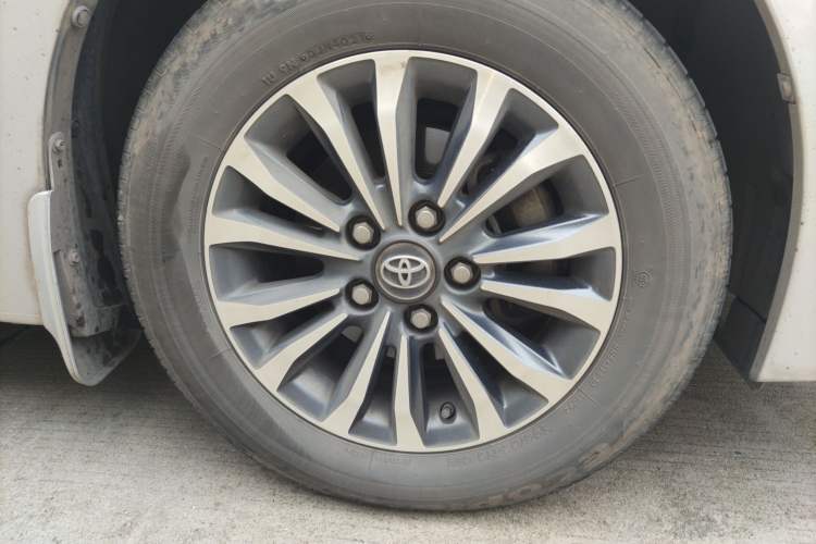 Used Toyota Corolla 2017 1.2T CVT GL Right Front Wheel Hub