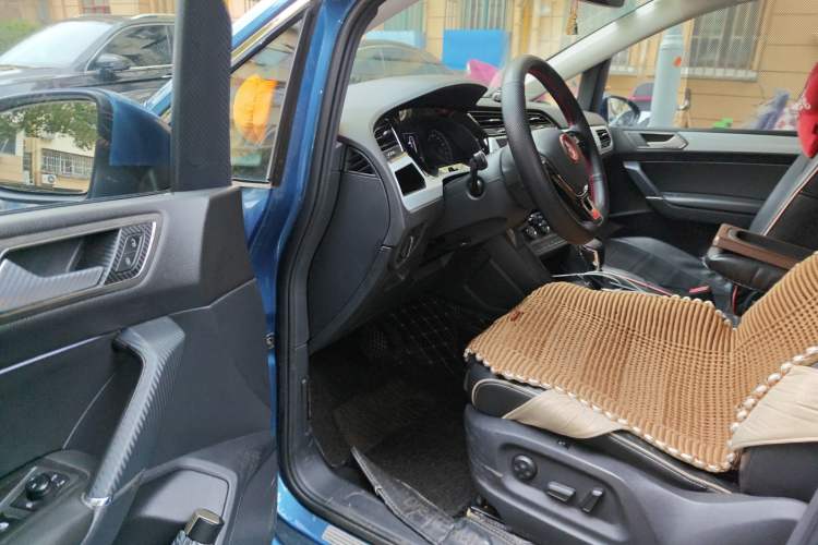 Used Volkswagen Touran 2018 Volkswagen Touran L 280TSI DSG Comfort Edition 7 Seats China VI Standard
