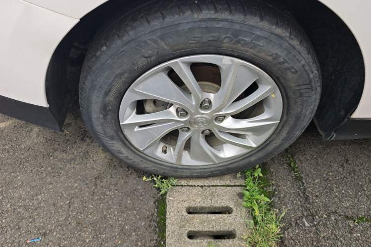 Used Buick Velite 6 2022 Plug-in Hybrid Connected & Shared Model Right Rear Wheel Hub