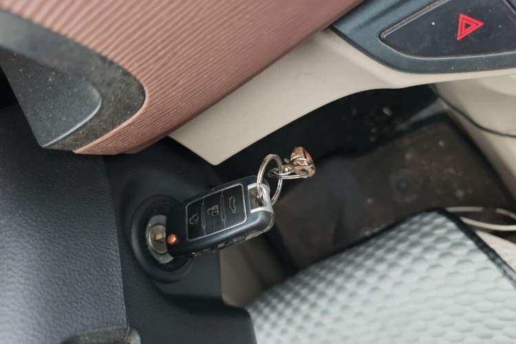 Used FORTHING Lingzhi 2019 Facelifted M5L 1.6L 7-Seater Base Model China VI Standard Vehicle Key