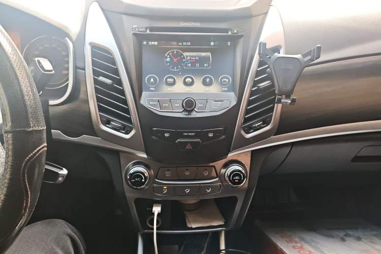 Used SsangYong Korando 2014 2.0L Gasoline Two-Wheel Drive Automatic Elite Navigation Edition