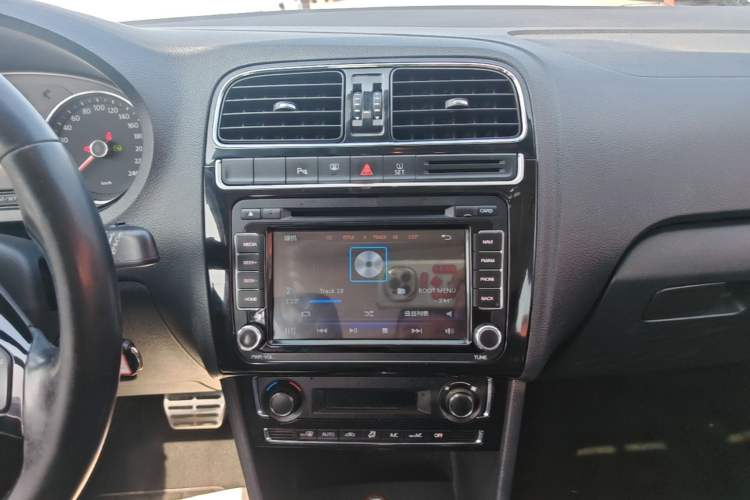 Used Volkswagen Polo 2014 1.4L Automatic Luxury Edition Audio And AC Panel