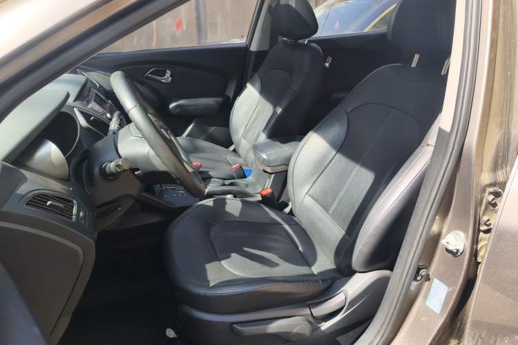 Used Hyundai ix35 2012 2.0L Automatic Two-Wheel Drive Elite Edition GLS Left Front Seat