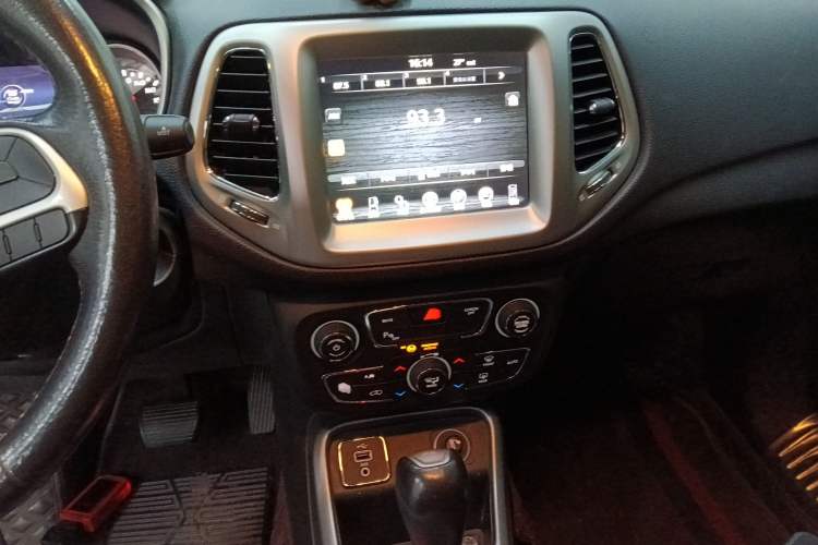 Used Jeep Compass 2017 200T Automatic Family Edition
