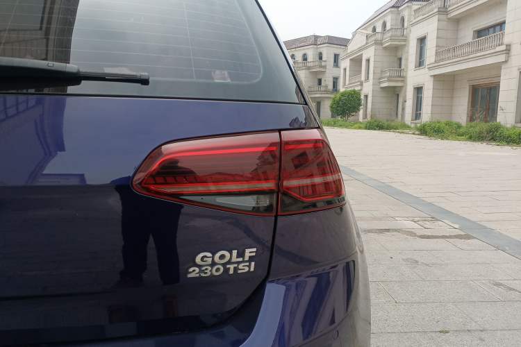 Used Volkswagen Golf 2018 230TSI Automatic Luxury Version
