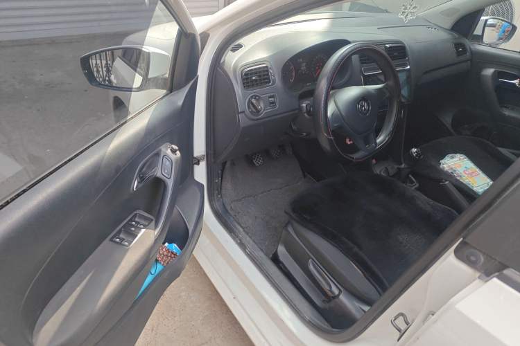 Used Volkswagen Polo 2016 1.4L Manual Fashion Model