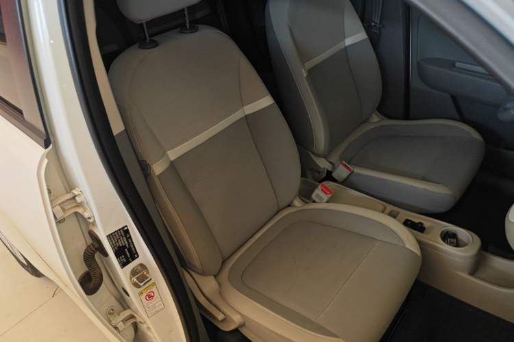 Used ORA White Cat 2020 305 km Luxury Version Right Front Seat