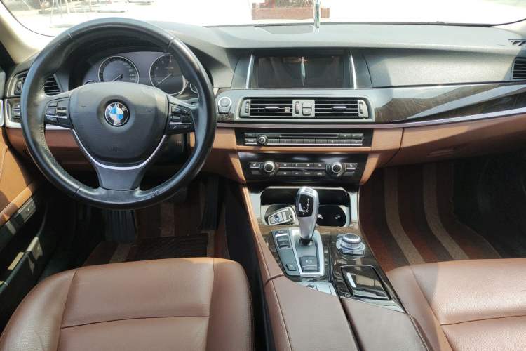 Used BMW 5 Series 2017 525Li Leading Model Center Console