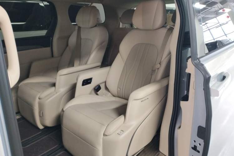 Used Buick GL8 New Energy 2025 Lu Shang Luxury Edition 7-Seater
