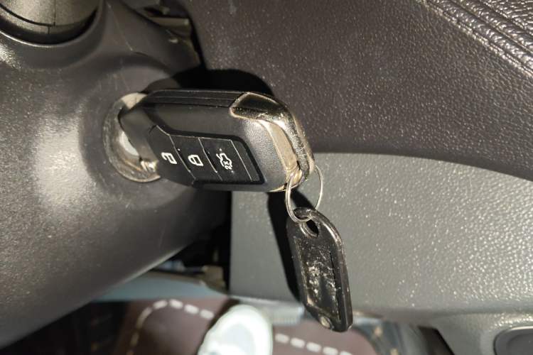 Used Ford Escort 2017 Happiness Edition 1.5L Automatic Fashion Version Vehicle Key