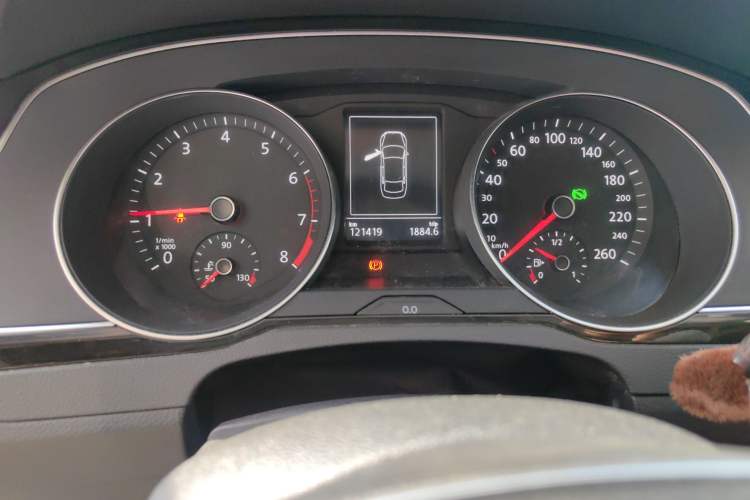 Used Volkswagen Magotan 2017 330TSI DSG Luxury Model Odometer Close Up