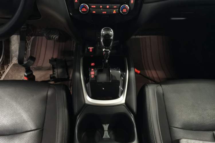 Used Nissan X-Trail 2022 2.0L Two-Wheel Drive Smart Connect & Comfort Edition Gear Lever