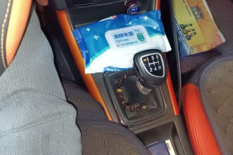 Used BAIC Senova X25 2015 1.5L Manual Elite Edition Gear Lever