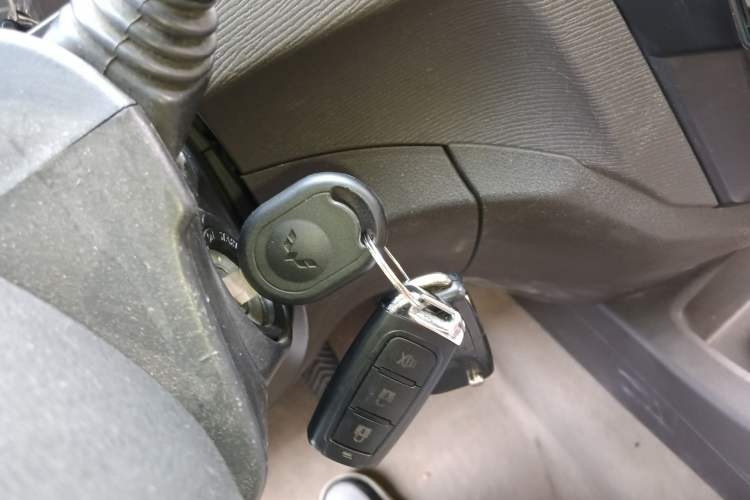 Used Wuling Hongguang 2015 1.5L S Basic Version China V Standard Vehicle Key