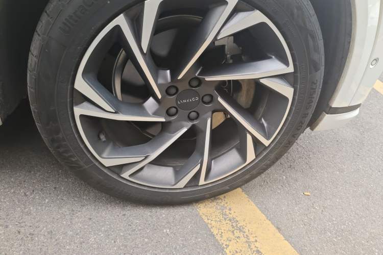 Used Lynk & Co 09 2021 2.0T Halo Six-Seater Right Front Wheel Hub