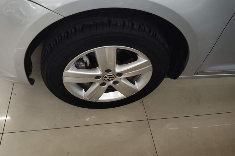 Used Volkswagen Touran 2015 1.4T DSG Comfort Edition 5 Seats Exterior 4