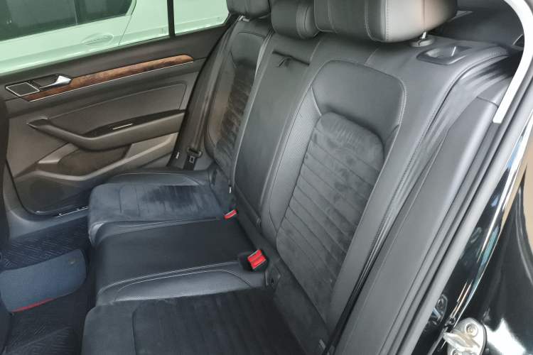 Used Volkswagen Magotan 2017 330TSI DSG Luxury Model Left Rear Seat