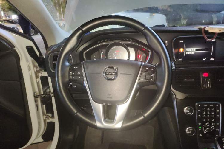 Used Volvo V40 2017 T3 Zhiyi Edition