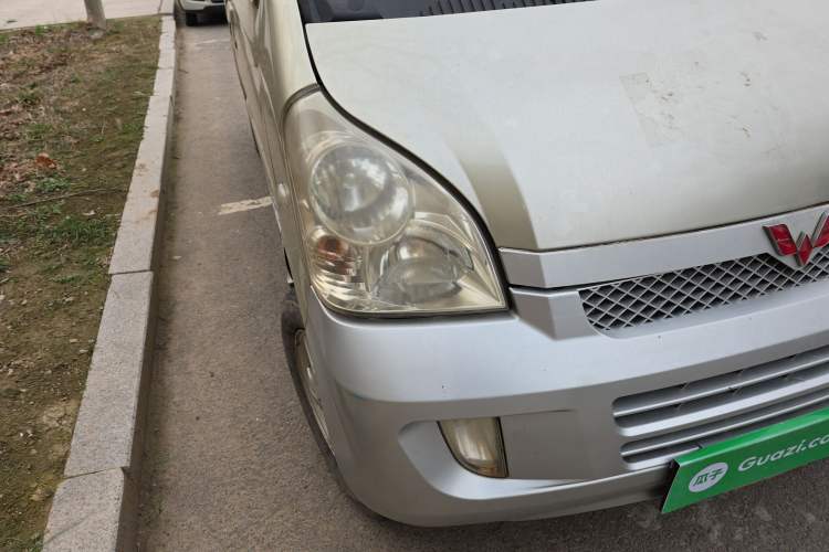 Used Wuling Rongguang 2011 1.2L Standard Version Right Front Headlight