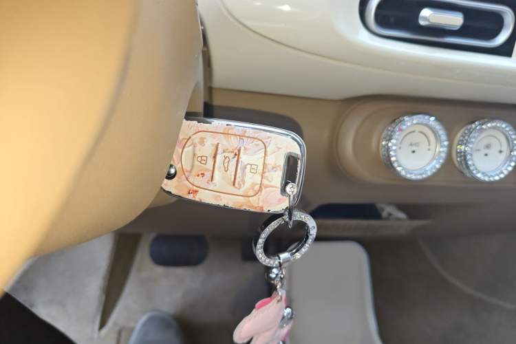 Used Wuling Hongguang MINIEV 2025 Four-Door Version Advanced Edition Vehicle Key