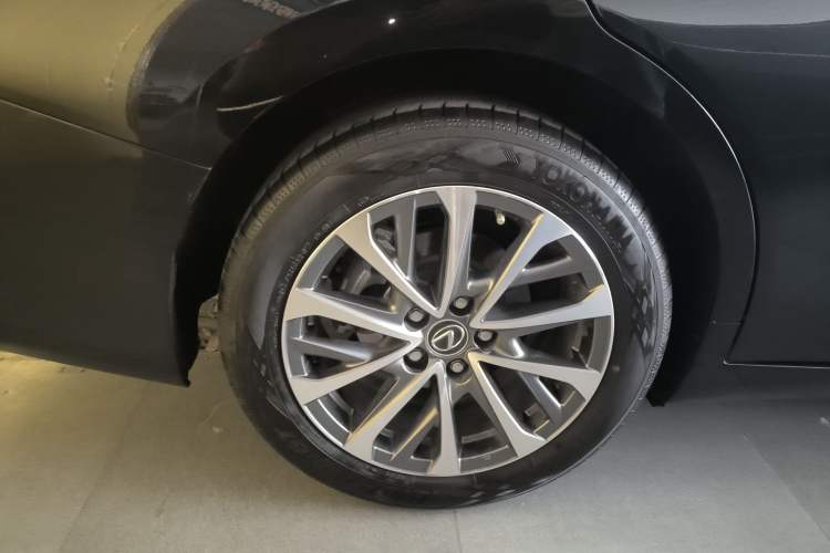 Used Lexus ES 2023 200 Excellence Edition Right Rear Wheel Hub