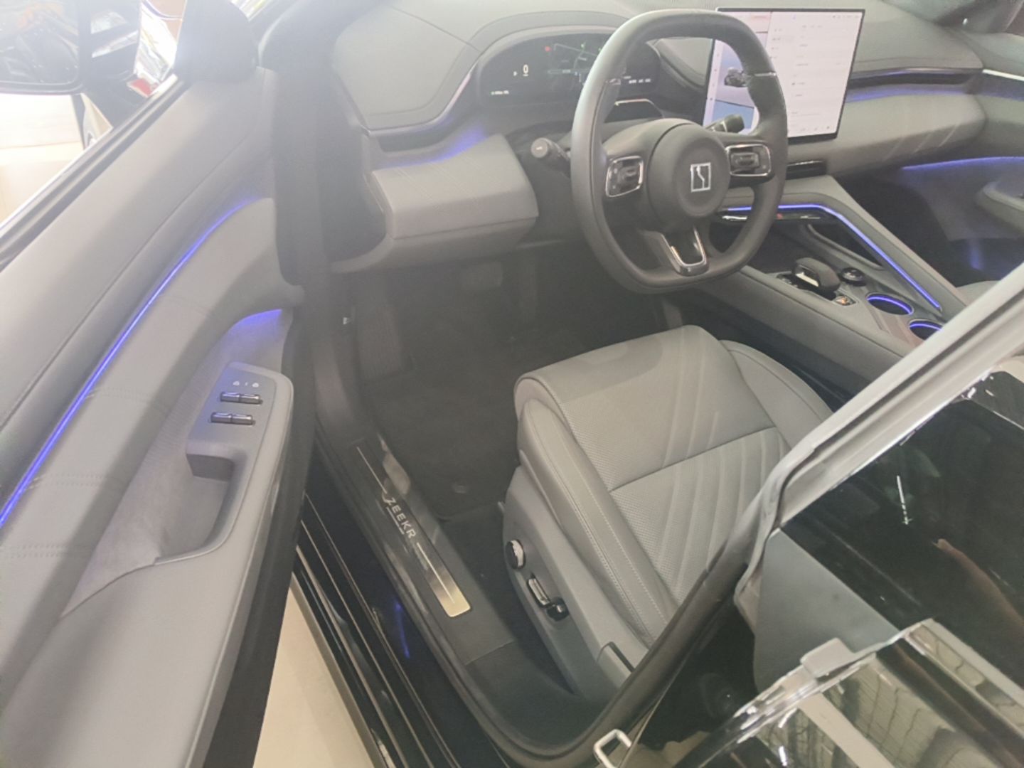 Zeekr 001 2024 WE Edition 95 kWh All-Wheel Drive — снимка 18