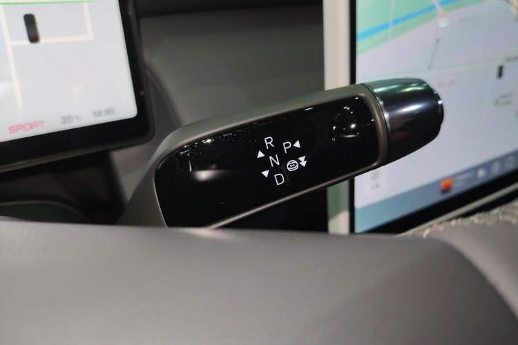 Used XPeng P7+ 2024 Long-Range Max Gear Lever