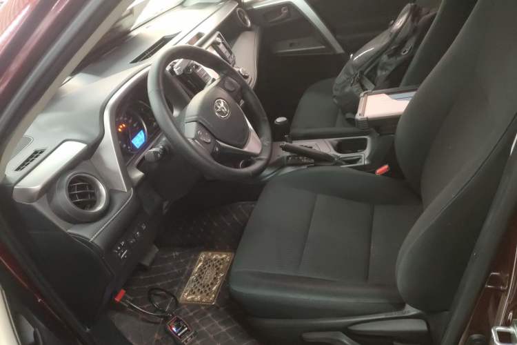 Used Toyota RAV4 2016 2.0L CVT Two-Wheel Drive Comfort Edition China V Standard