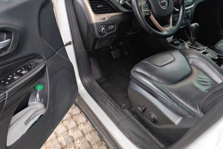 Used Jeep Cherokee 2016 2.4L Professional Smart Version