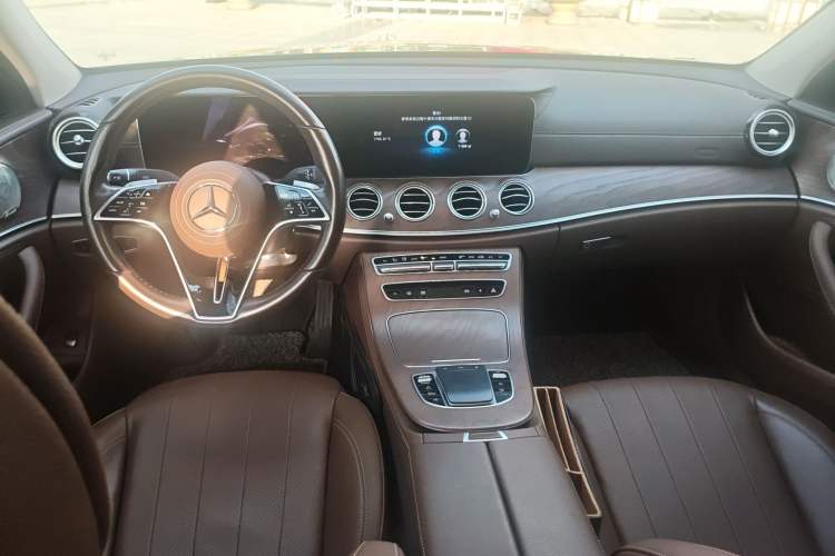 Used Mercedes-Benz E-Class 2021 Restyled E 300 L Luxury Edition Center Console