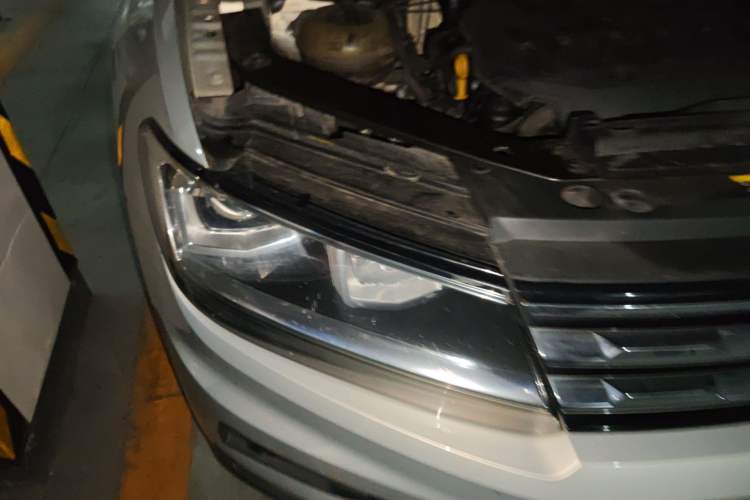 Used Volkswagen Tiguan L 2019 330TSI Automatic Two-Wheel Drive Smart Luxury Version China VI Standard Right Front Headlight