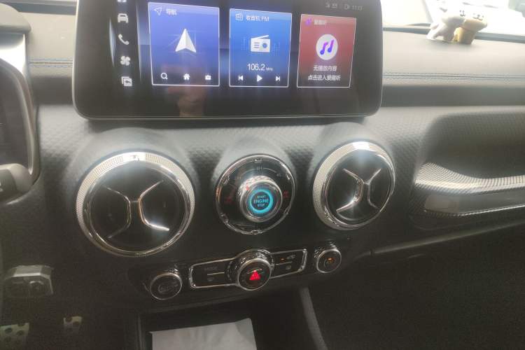 Used BAIC Off-Road BJ40 2023 2.0D Automatic Four-Wheel Drive Blade Hero Edition Adventurer Type (with Front and Rear Electronic Locks) Audio And AC Panel