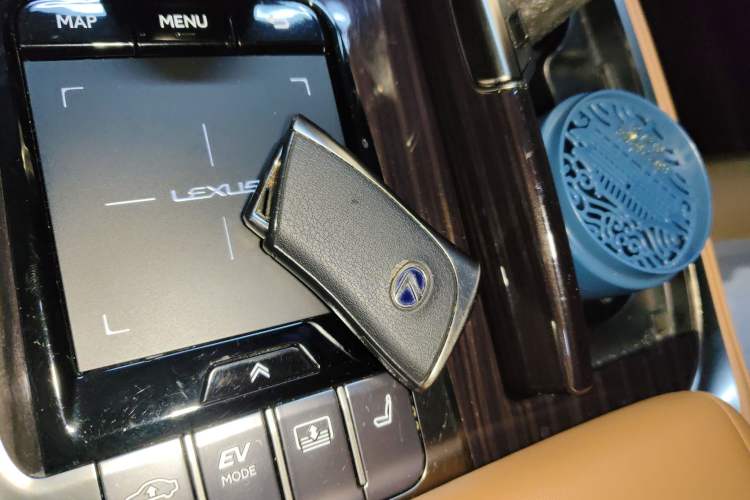 Used Lexus LS 2020 500h Excellence Edition China VI standard Vehicle Key