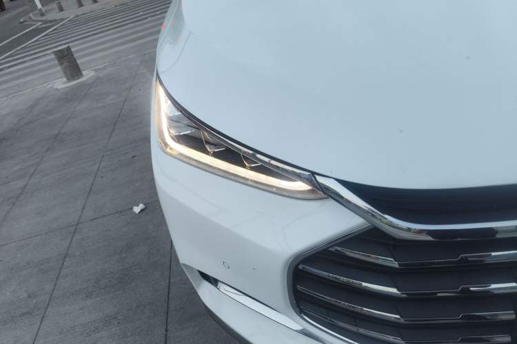 Used BYD Tang 2018 2.0T Automatic SmartConnect Luxury 7-Seater China V Emission Standard Right Front Headlight