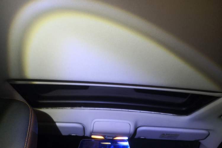 Used FAW Senya R7 2017 Smart Connected Version 1.6L Automatic Enjoyment Model
