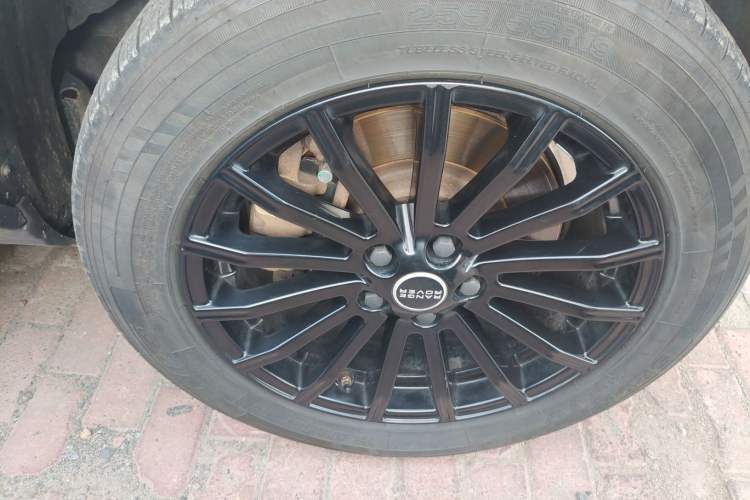 Used Land Rover Discovery 2013 3.0 SDV6 HSE Diesel Edition Right Front Wheel Hub
