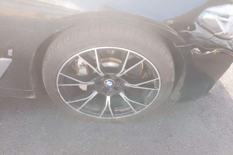 Used BMW 5 Series New Energy 2018 530Le Luxury Package Right Front Wheel Hub
