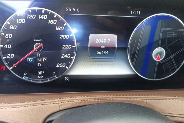 Used Mercedes-Benz Maybach S-Class 2019 S 450 4MATIC Odometer Close Up