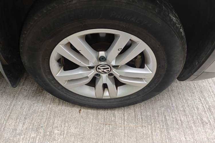 Used Volkswagen Tiguan 2015 1.8TSI Automatic Two-Wheel Drive Trend Edition Right Front Wheel Hub