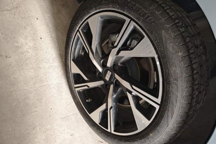 Used Geely Galaxy L6 2024 125km PLUS Dragon Edition
