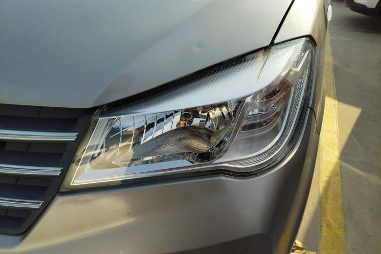 Used Dongfeng Fengon 330 2019 1.5L 330S Manual Comfort Version China VI Standard
