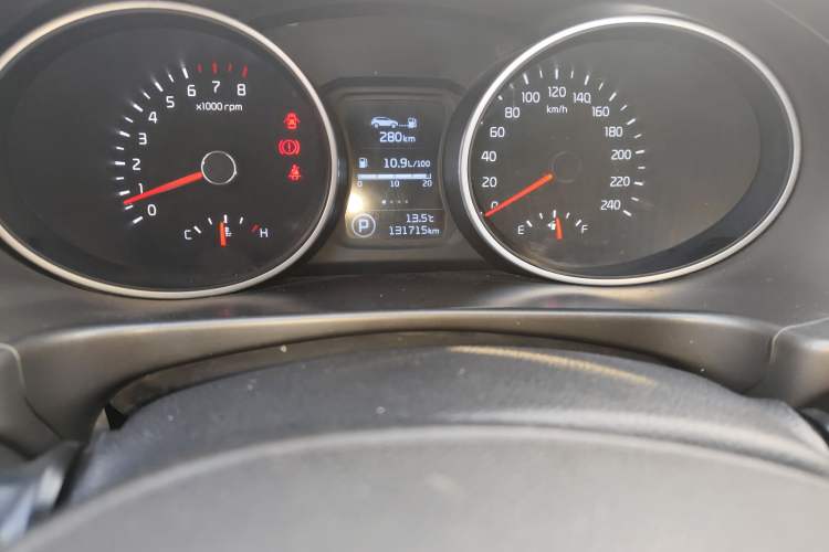 Used Kia Sportage R 2015 2.0L Automatic Two-Wheel Drive DLX Model Odometer Close Up