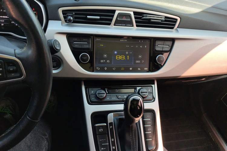 Used Geely Auto Emgrand X7 Sport 2016 1.8TD Automatic Smart Model Audio And AC Panel