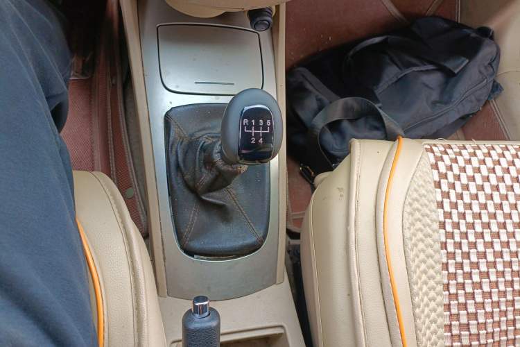 Used Buick Excelle 2013 1.5L Manual Classic Model Gear Lever