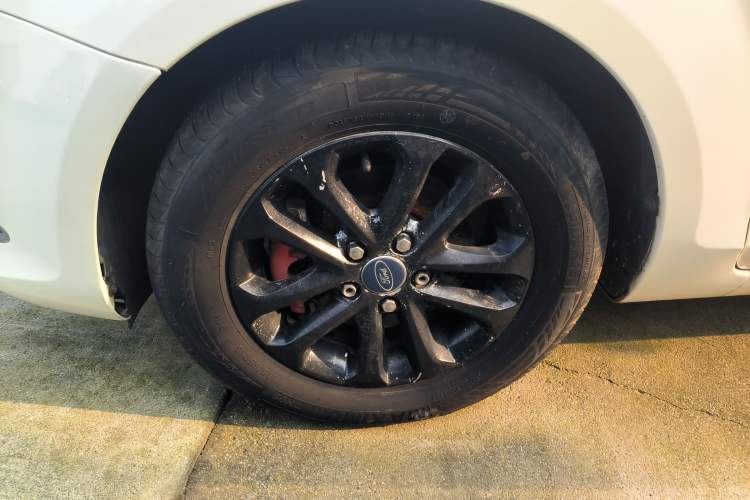 Used Ford Focus 2013 Hatchback Classic 1.8L Automatic Base Model
